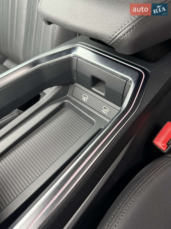 Внедорожник / Кроссовер Audi e-tron Sportback 2021 в Иршаве