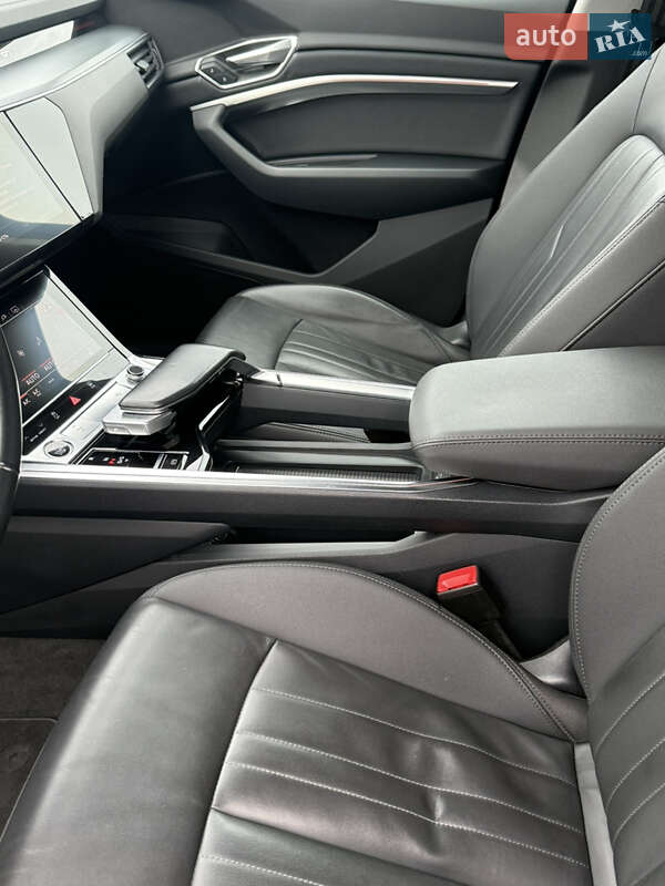 Внедорожник / Кроссовер Audi e-tron Sportback 2021 в Иршаве