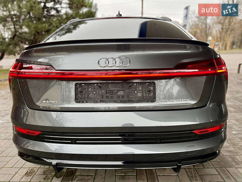 Позашляховик / Кросовер Audi e-tron Sportback 2022 в Дніпрі