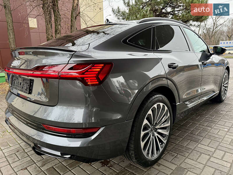 Позашляховик / Кросовер Audi e-tron Sportback 2022 в Дніпрі