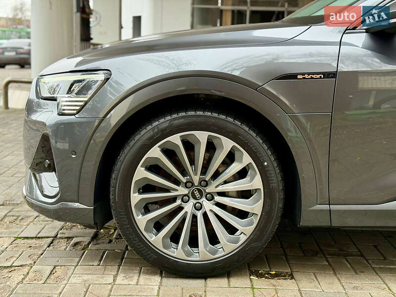 Позашляховик / Кросовер Audi e-tron Sportback 2022 в Дніпрі
