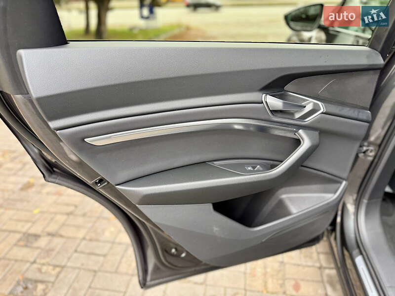 Позашляховик / Кросовер Audi e-tron Sportback 2022 в Дніпрі