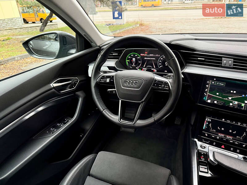 Позашляховик / Кросовер Audi e-tron Sportback 2022 в Дніпрі