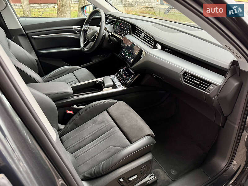 Позашляховик / Кросовер Audi e-tron Sportback 2022 в Дніпрі