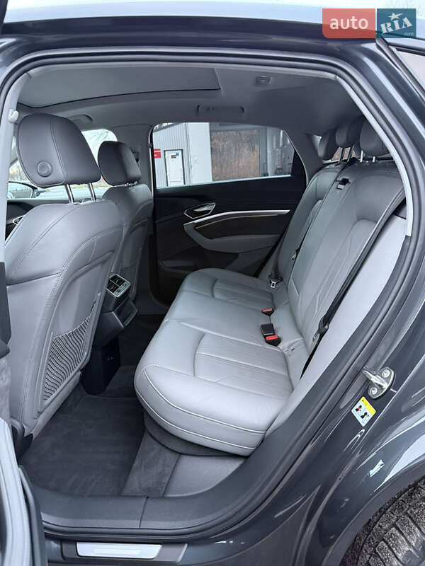 Позашляховик / Кросовер Audi e-tron Sportback 2022 в Козятині