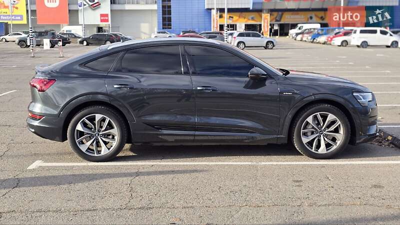 Позашляховик / Кросовер Audi e-tron Sportback 2020 в Дніпрі