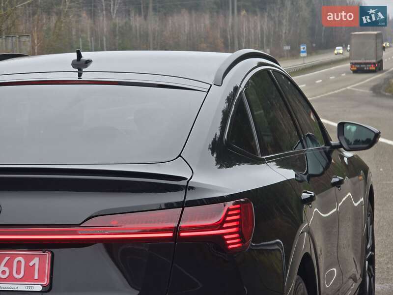 Позашляховик / Кросовер Audi e-tron Sportback 2022 в Ковелі