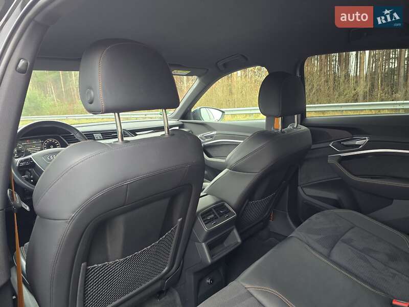Позашляховик / Кросовер Audi e-tron Sportback 2022 в Ковелі