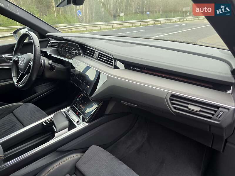 Позашляховик / Кросовер Audi e-tron Sportback 2022 в Ковелі