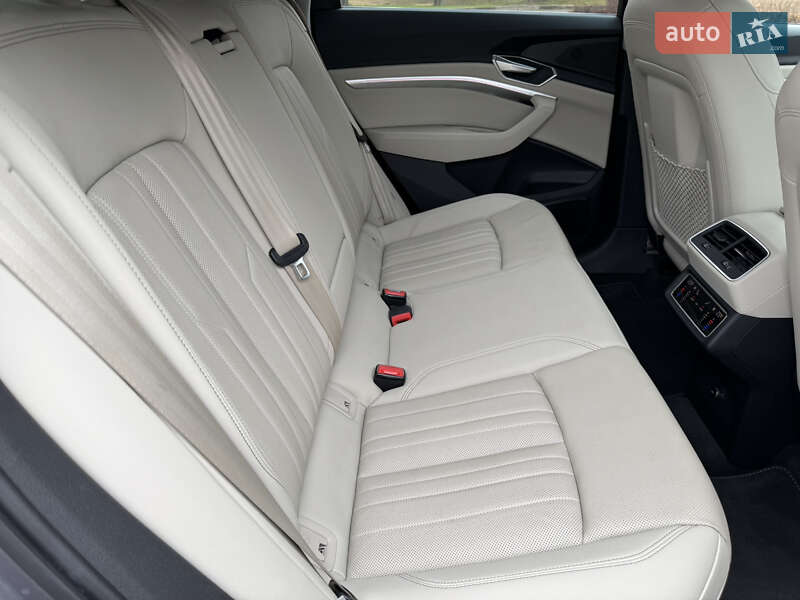 Позашляховик / Кросовер Audi e-tron Sportback 2022 в Києві фото 17 Позашляховик / Кросовер Audi e-tron Sportback 2022 в Києві