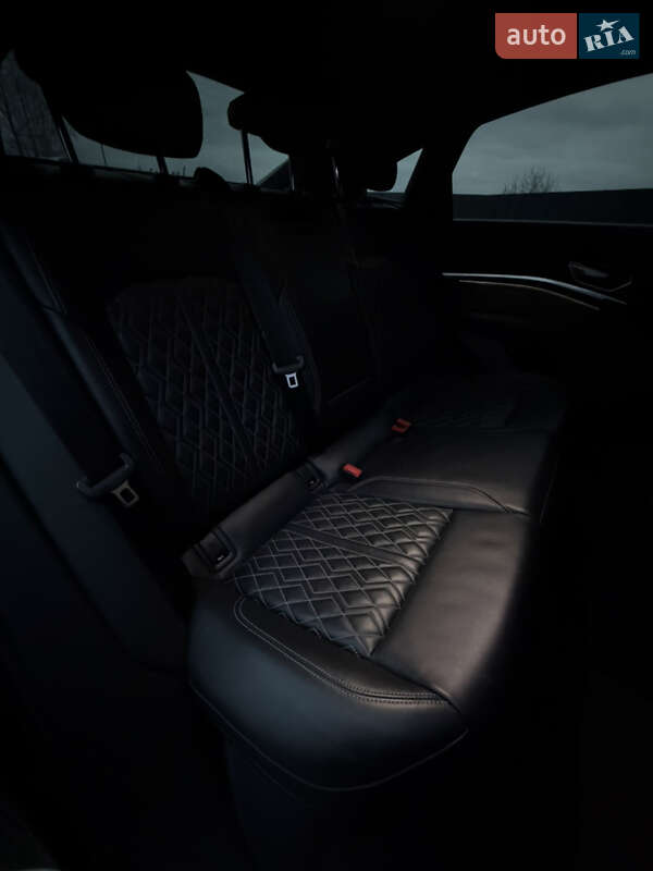 Внедорожник / Кроссовер Audi e-tron Sportback 2021 в Дубно