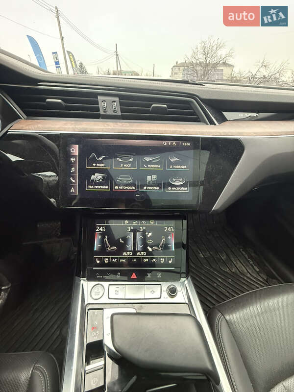 Позашляховик / Кросовер Audi e-tron Sportback 2020 в Стрию