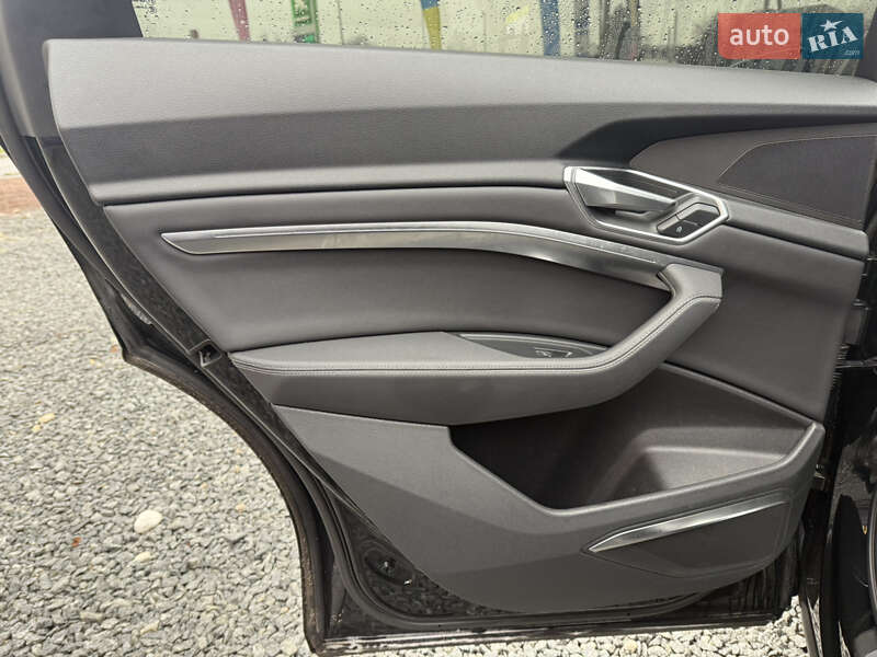 Позашляховик / Кросовер Audi e-tron Sportback 2020 в Стрию