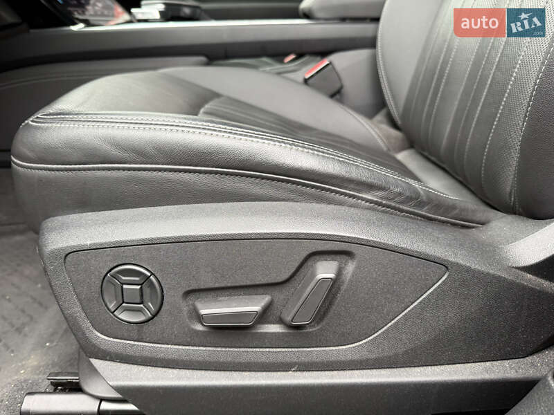 Позашляховик / Кросовер Audi e-tron Sportback 2020 в Стрию