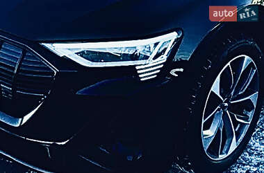 Позашляховик / Кросовер Audi e-tron Sportback 2022 в Києві