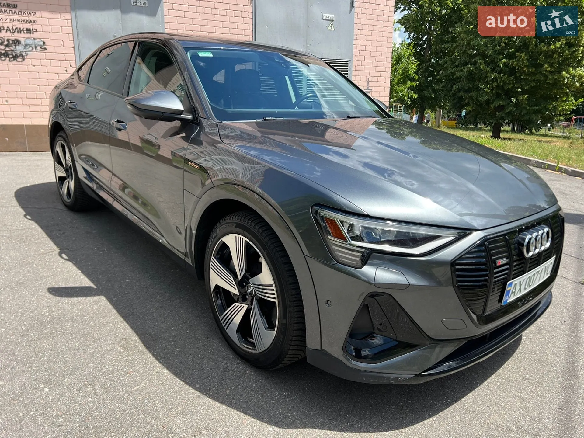 2020 Audi e-tron Sportback - мініатюра 2