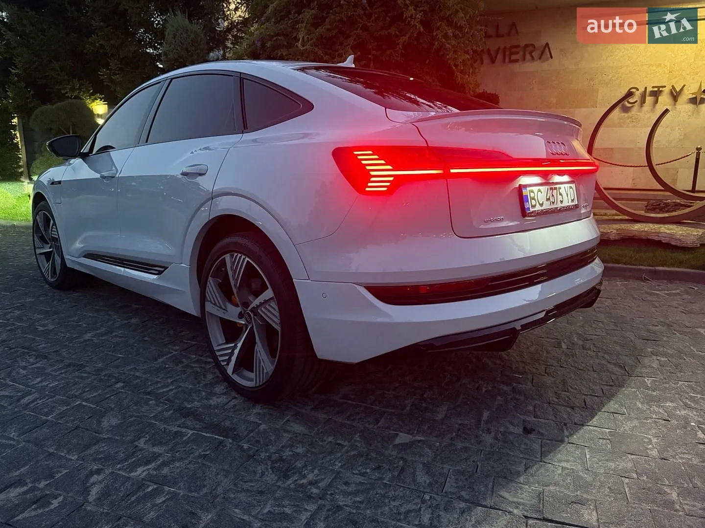 2022 Audi e-tron Sportback - мініатюра 11
