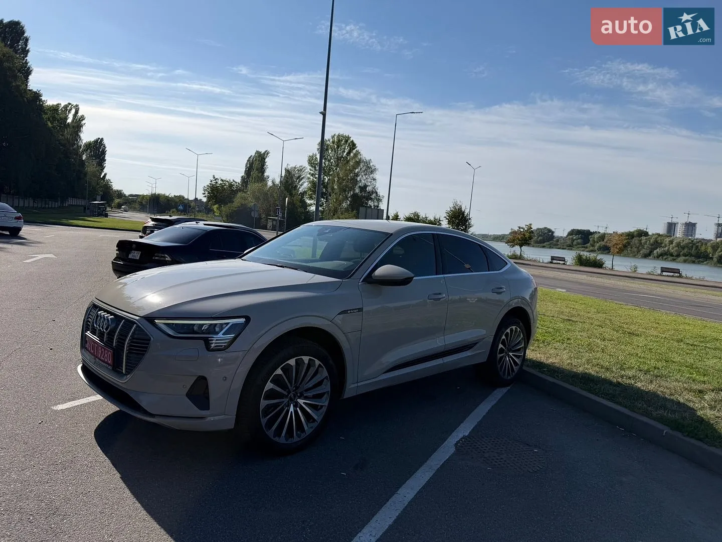 2020 Audi e-tron Sportback - мініатюра 2