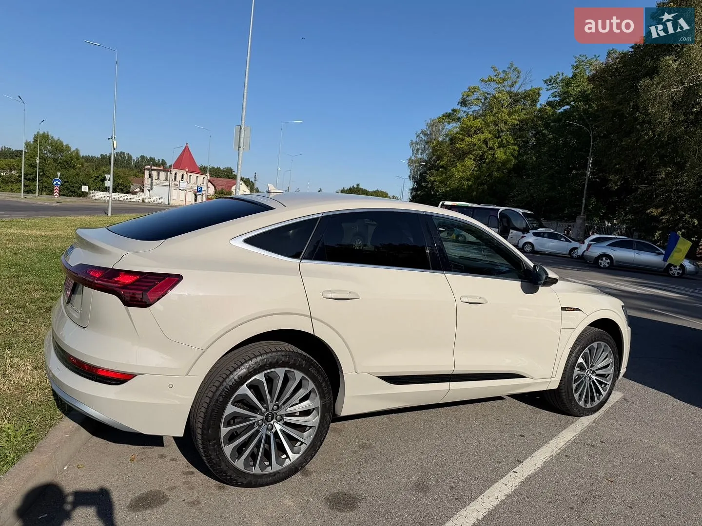 2020 Audi e-tron Sportback - мініатюра 15