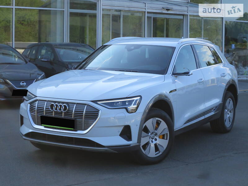 Позашляховик / Кросовер Audi e-tron 2019 в 