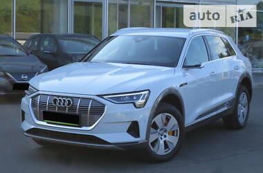 Позашляховик / Кросовер Audi e-tron 2019 в 