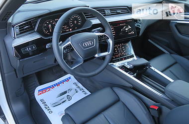 Позашляховик / Кросовер Audi e-tron 2019 в 