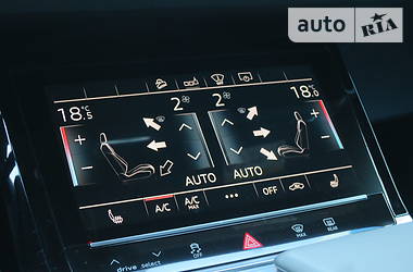Позашляховик / Кросовер Audi e-tron 2019 в 