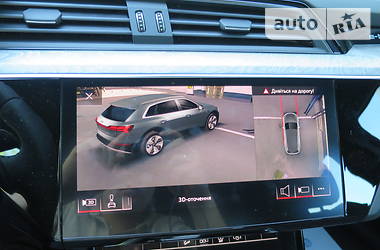 Позашляховик / Кросовер Audi e-tron 2019 в 