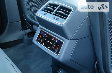 Позашляховик / Кросовер Audi e-tron 2019 в 