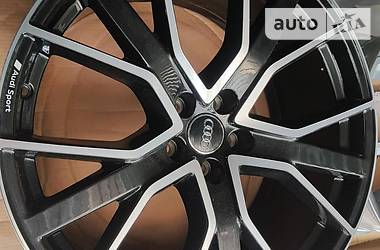 Позашляховик / Кросовер Audi e-tron 2019 в 