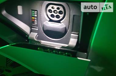 Позашляховик / Кросовер Audi e-tron 2019 в 