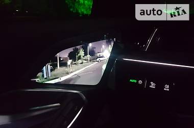 Позашляховик / Кросовер Audi e-tron 2019 в 