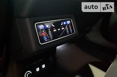 Позашляховик / Кросовер Audi e-tron 2019 в 