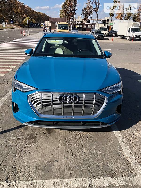 Позашляховик / Кросовер Audi e-tron 2019 в Києві