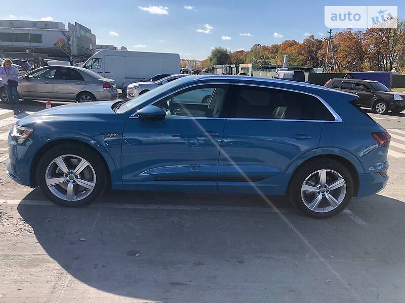 Позашляховик / Кросовер Audi e-tron 2019 в Києві