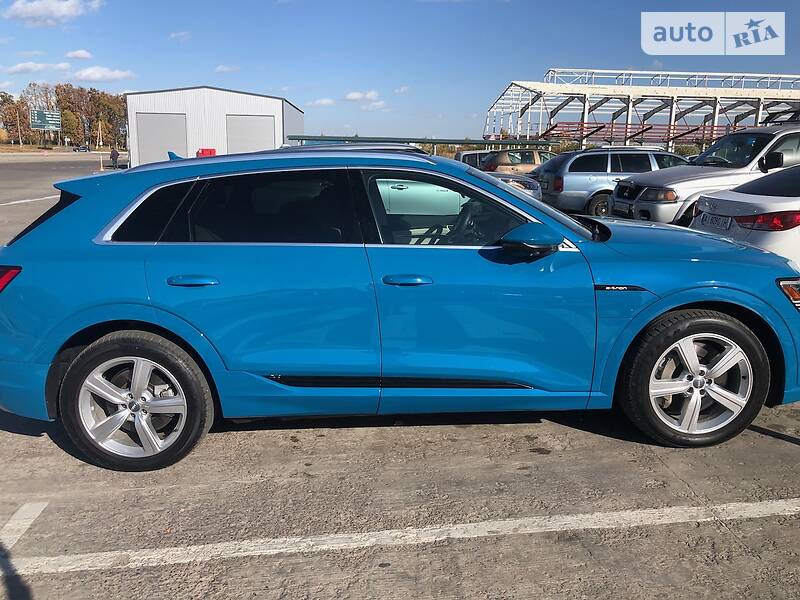 Позашляховик / Кросовер Audi e-tron 2019 в Києві