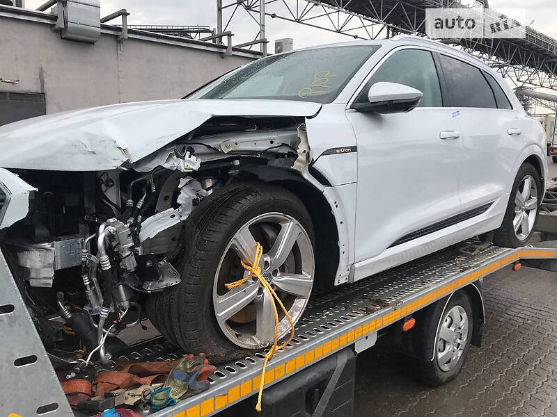 Внедорожник / Кроссовер Audi e-tron 2019 в Днепре фото 3 Внедорожник / Кроссовер Audi e-tron 2019 в Днепре