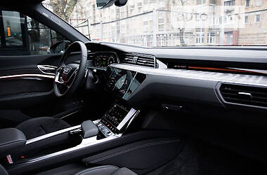 Позашляховик / Кросовер Audi e-tron 2020 в Києві