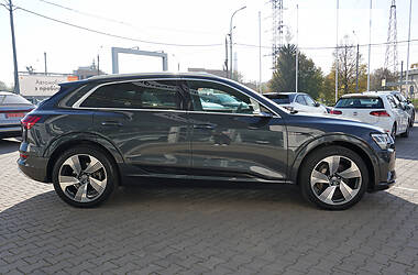 Внедорожник / Кроссовер Audi e-tron 2019 в 
