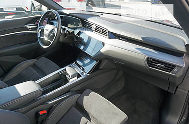 Внедорожник / Кроссовер Audi e-tron 2019 в 