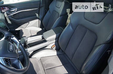Внедорожник / Кроссовер Audi e-tron 2019 в 