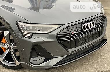 Позашляховик / Кросовер Audi e-tron 2022 в Києві