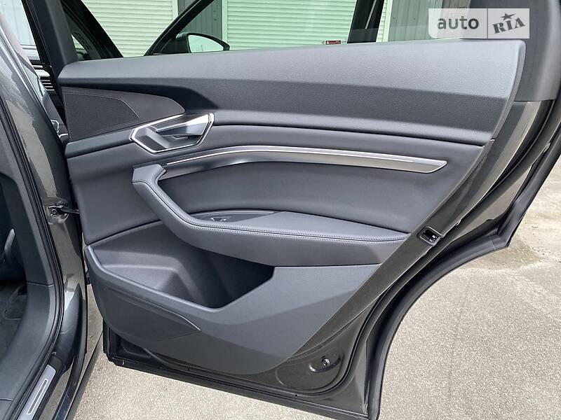 Позашляховик / Кросовер Audi e-tron 2022 в Києві