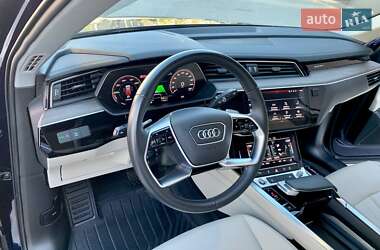 Внедорожник / Кроссовер Audi e-tron 2020 в 