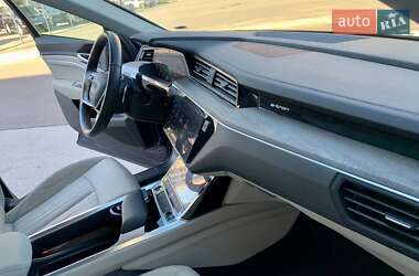 Внедорожник / Кроссовер Audi e-tron 2020 в 
