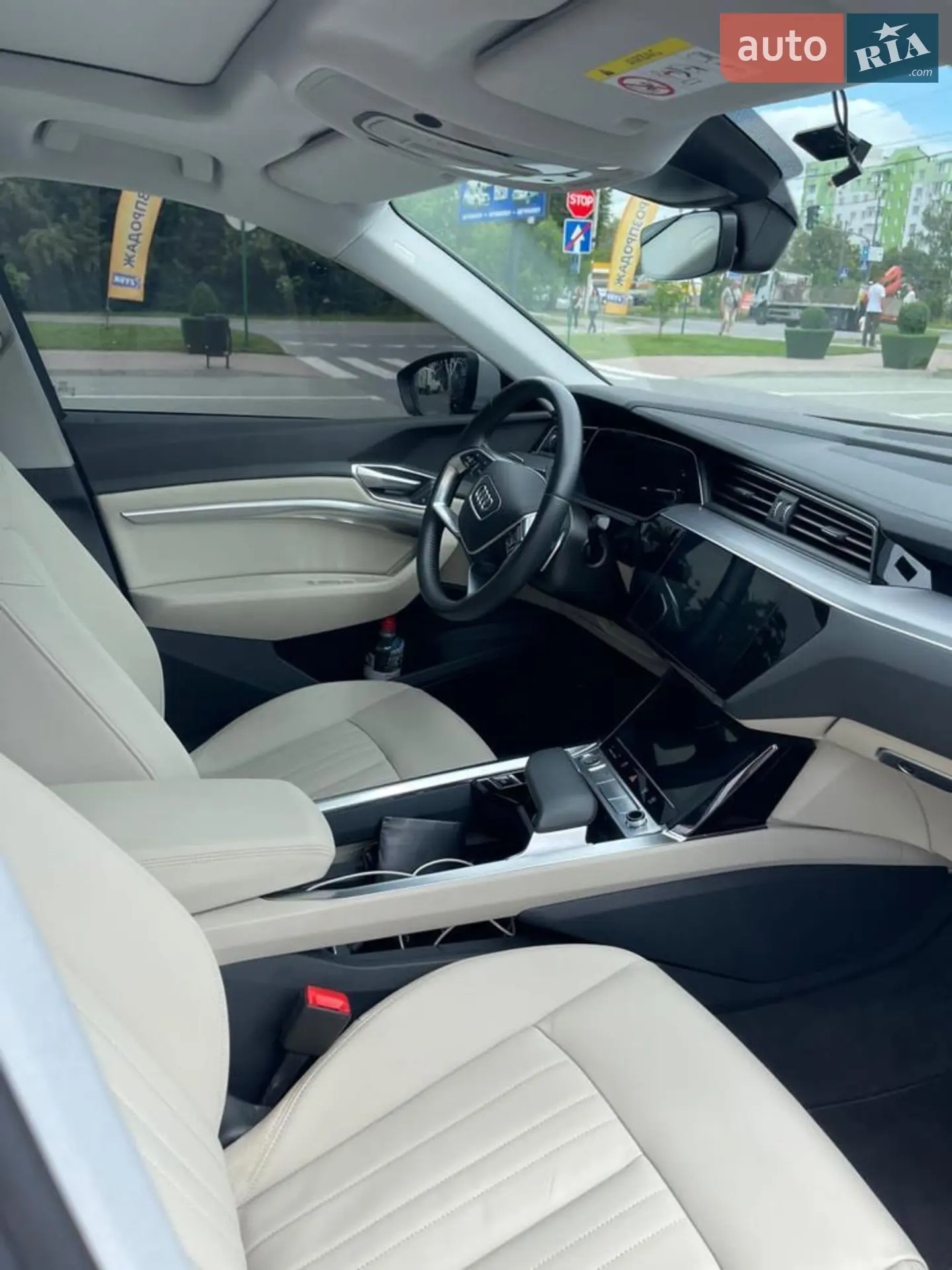 2020 Audi e-tron - мініатюра 13