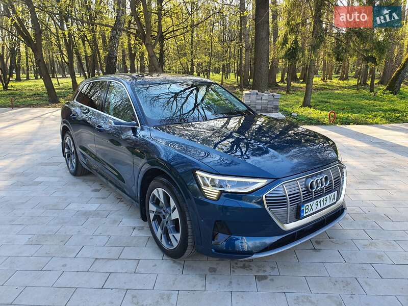 Внедорожник / Кроссовер Audi e-tron 2019 в 