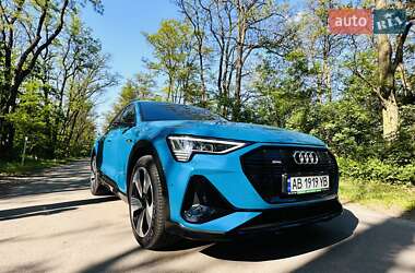 Внедорожник / Кроссовер Audi e-tron 2020 в 