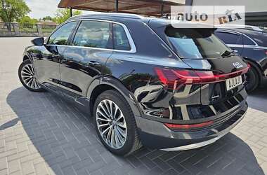 Позашляховик / Кросовер Audi e-tron 2020 в 