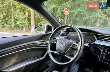 Внедорожник / Кроссовер Audi e-tron 2020 в 
